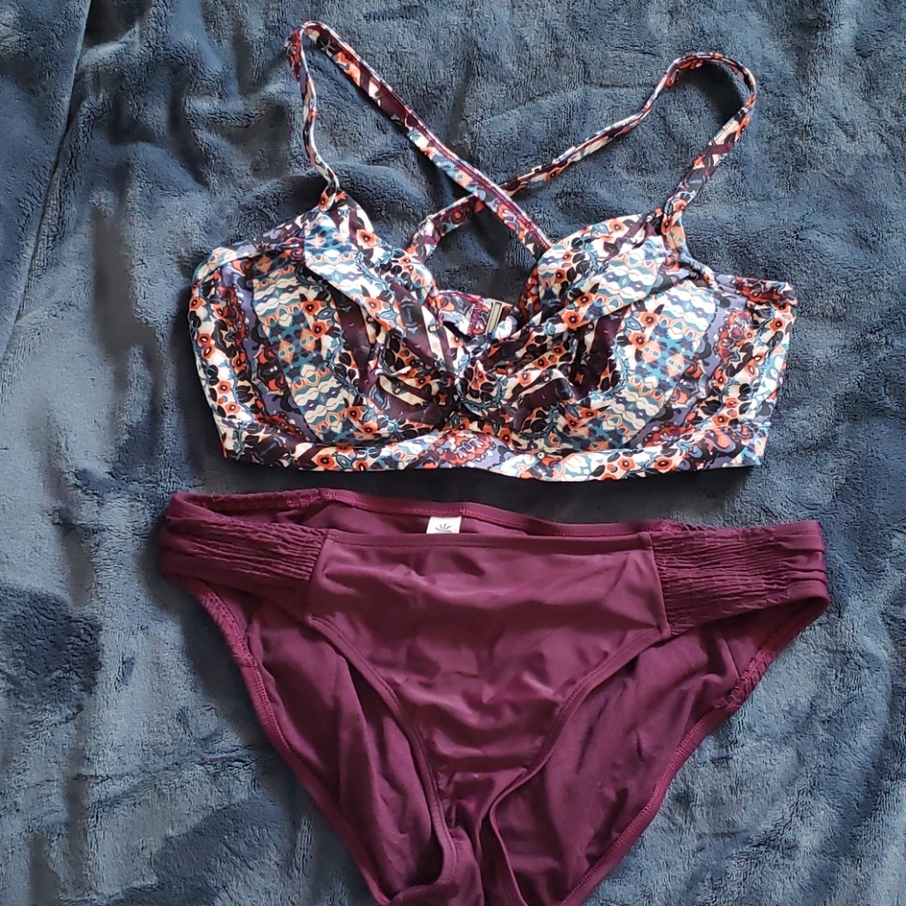 Athleta Wine-colored print bikini, Size Large